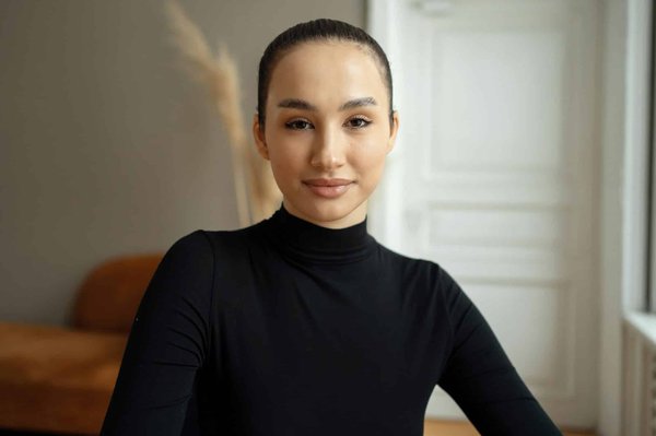 How to Style a Silk Scarf for a Touch of Luxury?